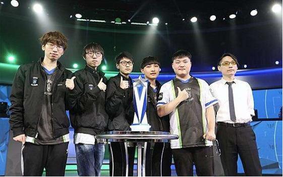 年轻才俊的 年轻才俊的