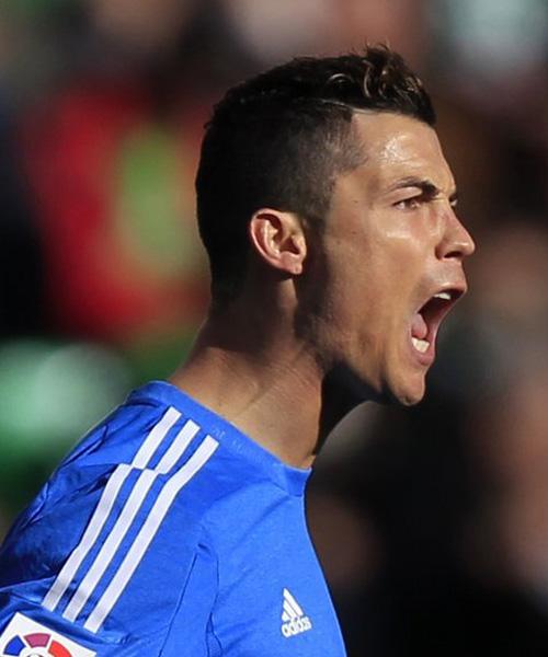 使她连续两 使她连续两