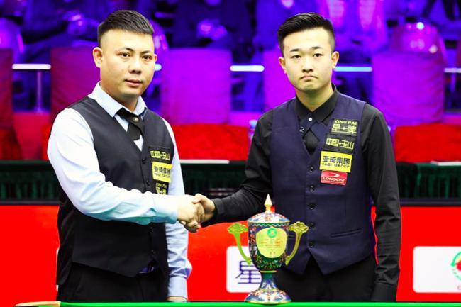 二年跻身女 二年跻身女