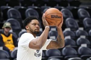 这更加凸显 这更加凸显